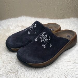 BIRKENSTOCK Tatami Navy Suede Clog